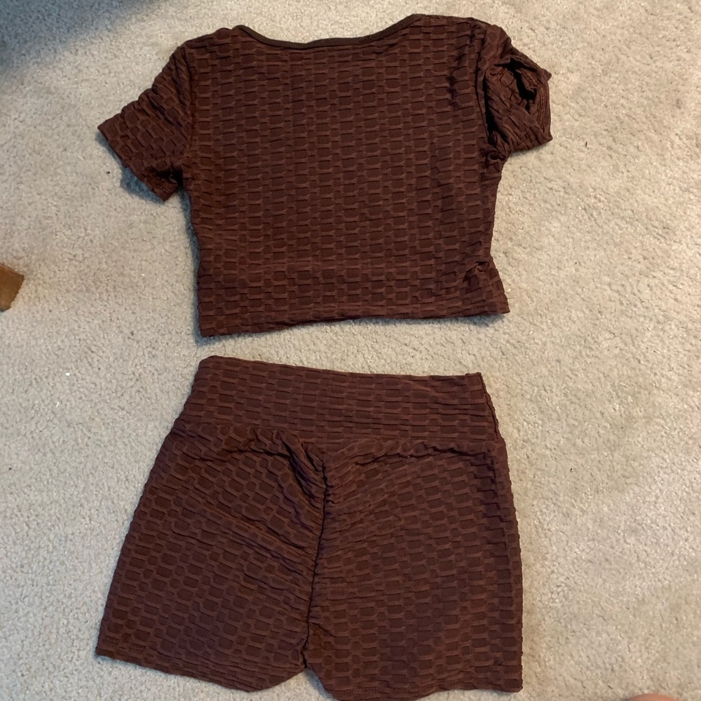 Missguided shorts and cropped t honeycomb set - Picture 3 of 3